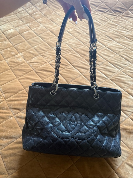 CHANEL Handbags - CHANEL Black Quilted Caviar Leather Shoulder Bag with Silver Chain
